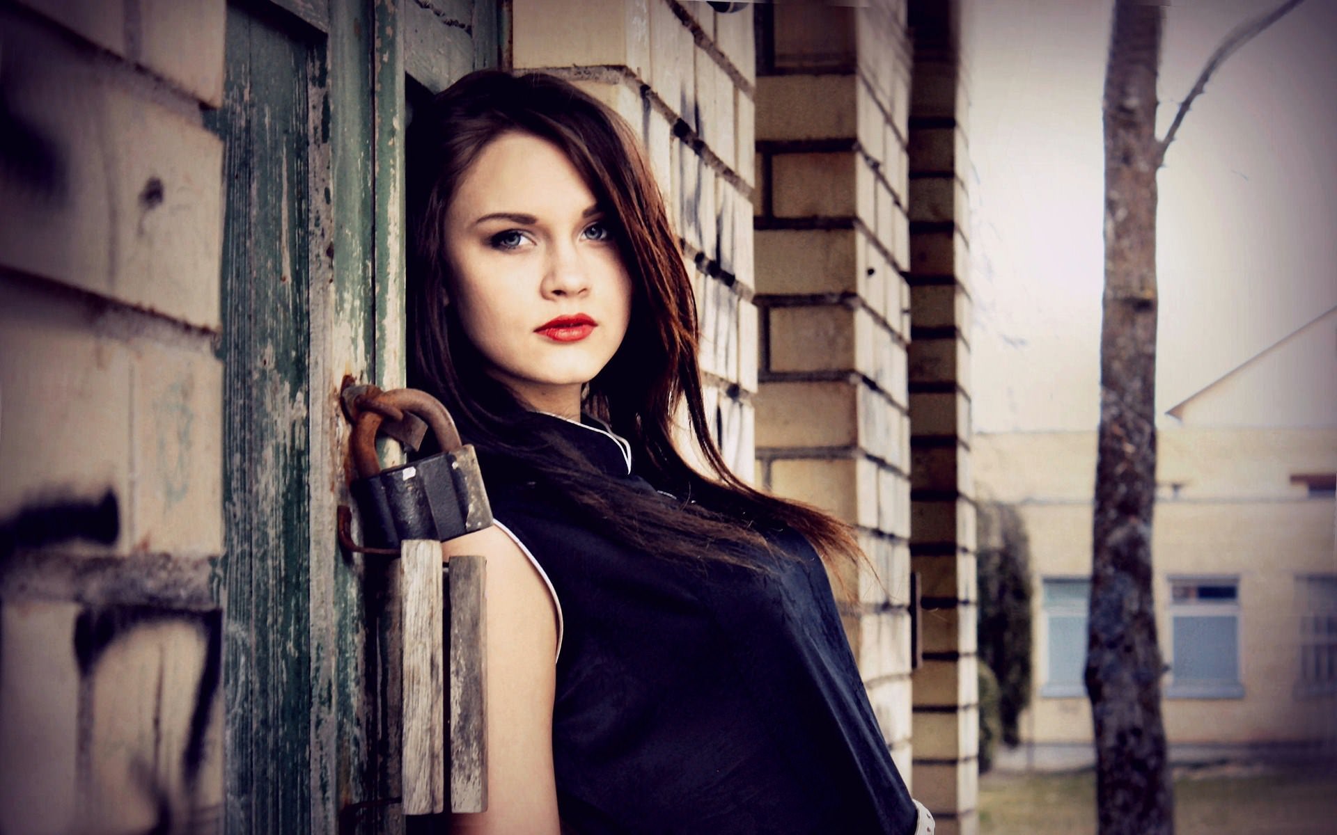 Hilary Duff Isn’t Falling For The Pressure To Be Perfect